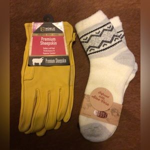 Lot Noble Outfitters Sheepskin Gloves Womens Clear Creek Aloe Cabin Socks NWT XL